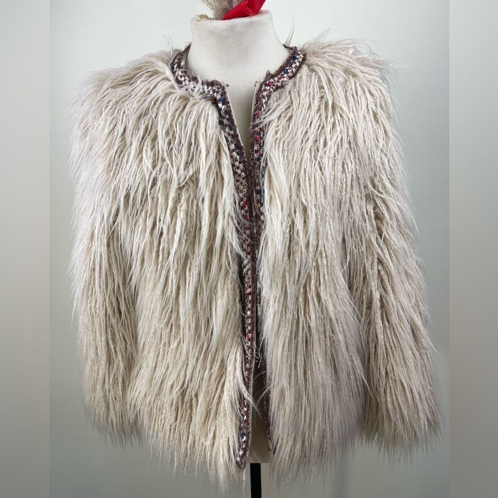 LIGHT fluffy ZARA BASICS woman’s jacket || Size Small || Zara light coat fall